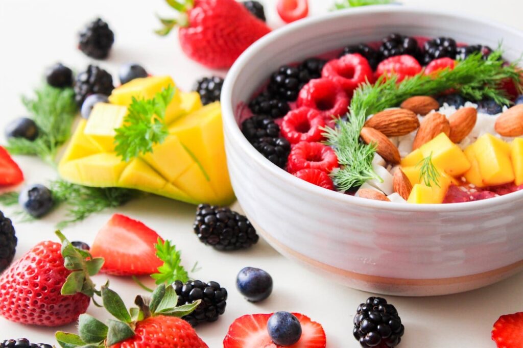 Come mantenere una pelle giovane e sana  in menopausa? è necessario integrare alcuni alimenti come frutta e verdura antiossidanti